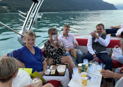 ambiance detendue entre collegues sur le bateau