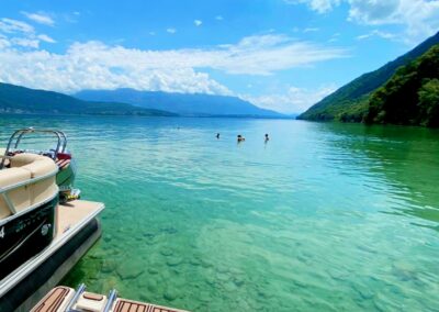 ambiance d'ete sur le lac avant un plongeon dans les euax chaudes